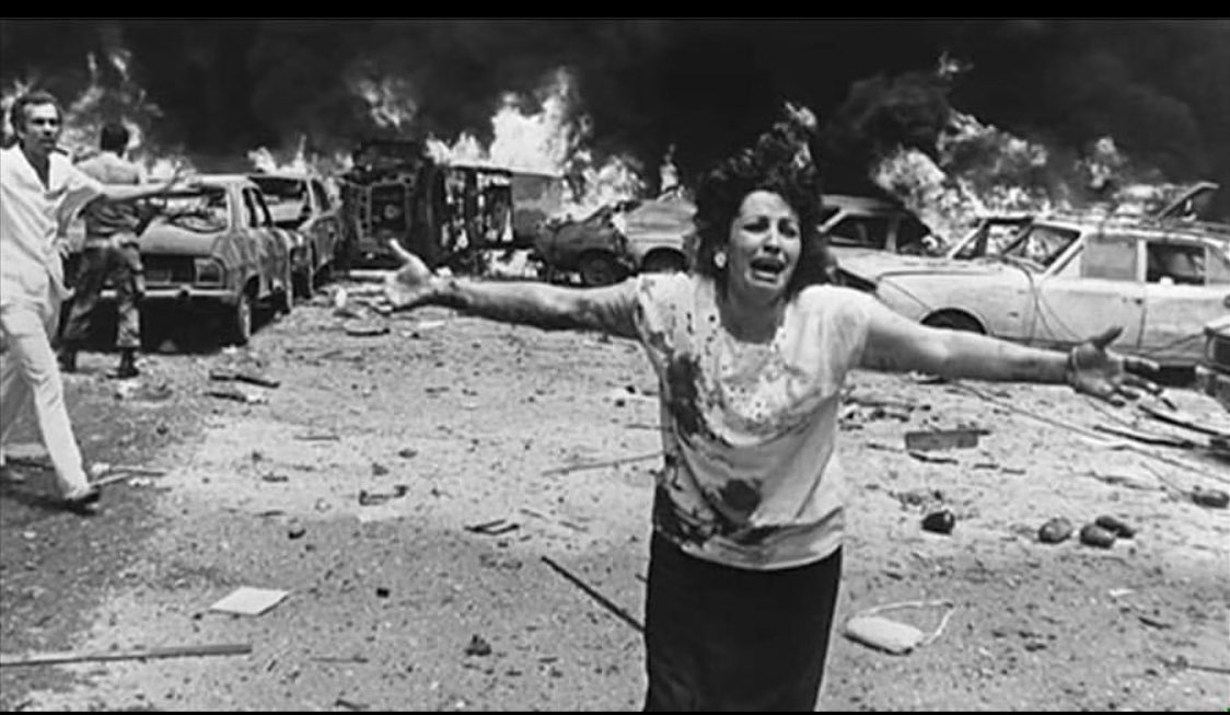 zainab_sater's tweet photo. سنواتٌ مضت على حربٍ تركت جرحًا في قلب كل بيتٍ لبناني.
حربٌ تمّ دفع ثمنها دموعًا ودمًا وتهجيرًا وخطفًا وتغييبًا.
حربٌ مازلنا نتنفس رائحتها حتى الآن في طائفية مستشرية وفسادٍ طاغٍ وحقدٍ مُبطّن.
ذكرى عسى أن تكون عبرة.
#١٣_نيسان ١٩٧٥
#ذكرى_الحرب_الأهلية https://t.co/t71nZdS2rm