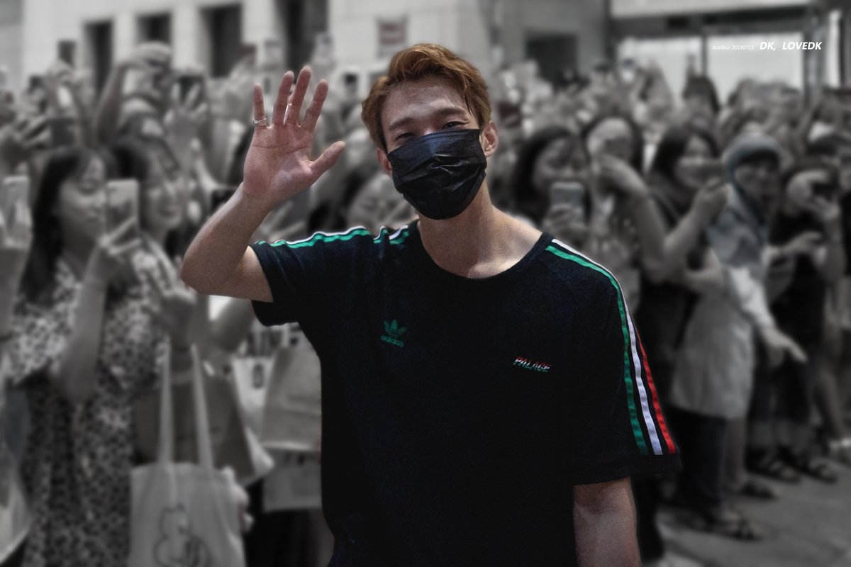 some photos of seokmin waving to carats after every xcalibur show— a thread  @pledis_17  #SEVENTEEN  #DOKYEOM