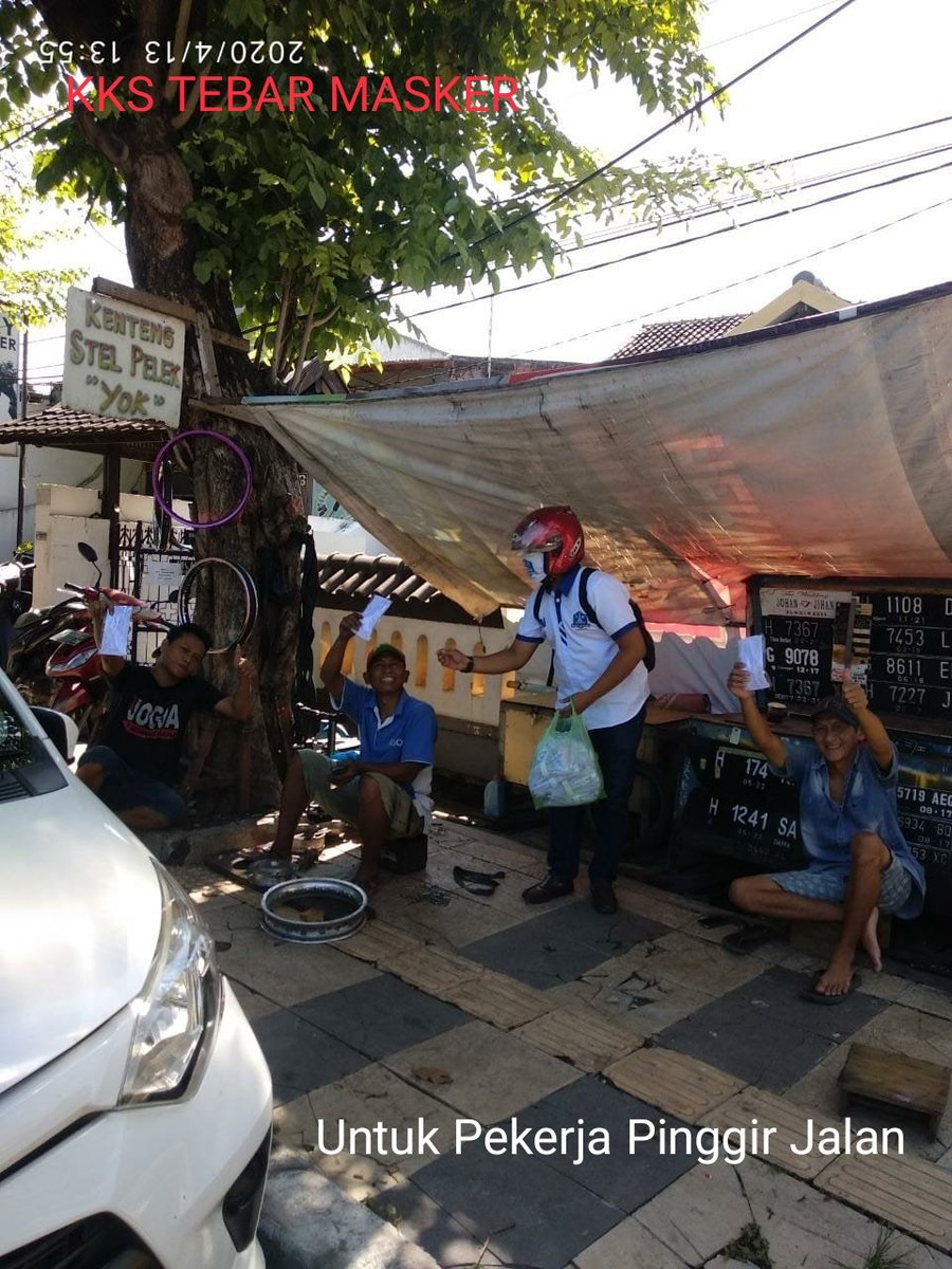 psis_semarang's tweet photo. Komunitas klub sepakbola Semarang, membagikan masker untuk WARGA SEMARANG ,

cc 
@hendrarprihadi 
@ganjarpranowo https://t.co/nk4M77GQgI
