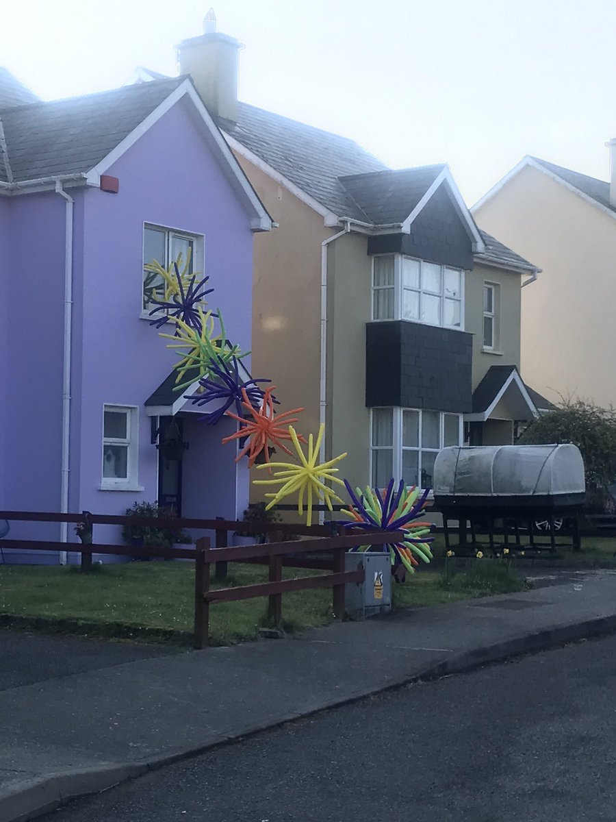 RayKelleherCork's tweet photo. Cork’s queen of balloons 🎈 @JennyRedBalloon @Redballooncork might be on ‘lockdown’ at home in Clonakilty but the creative juices keep flowing! 1st pic is mine as I headed on a walk this morning! Home estate positivity rules!! https://t.co/CFGC99ItD1