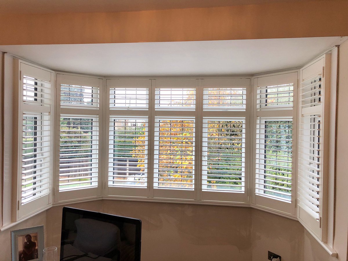 louverlyshutter's tweet photo. Multi section bay window, full height shutters. #whatalouverlyday #mondaymood 
#Shutters #interiors  #carpentry #design #home #interiordesign #woodenshutters #Brighton #plantationshutters #homeimprovement #homedesign #sussex #smallbusiness #eastsussex #westsussex #staysafe https://t.co/reE98NQlp7