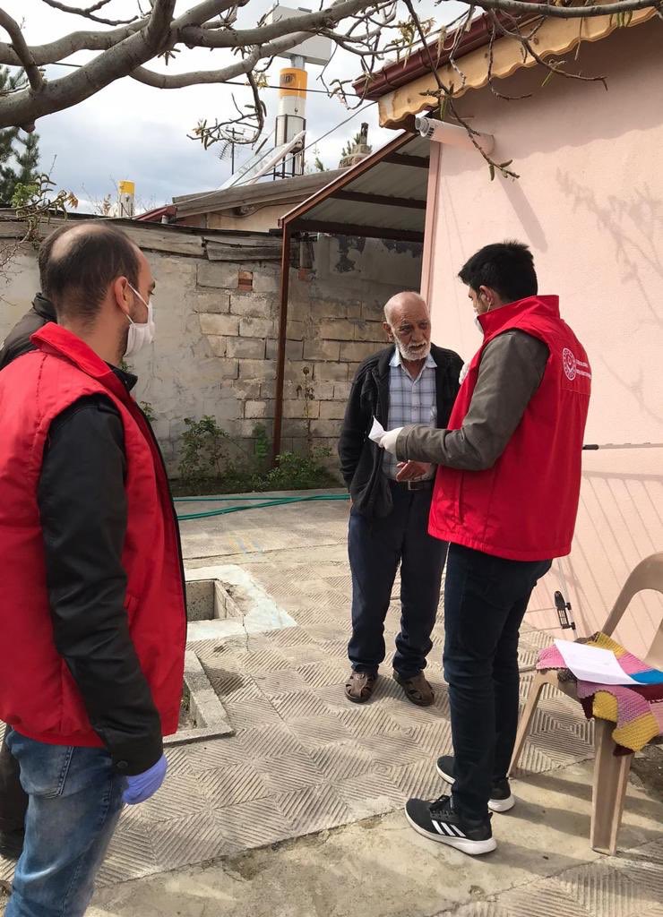 tcailesosyal's tweet photo. 👵🏻👴🏻 Vefa Sosyal Destek Gruplarımız, koronavirüs tedbirleri kapsamında evinden çıkamayan vatandaşlarımızın ihtiyaçlarını karşılamaya devam ediyor. #EvdeKal #EvdeHayatVar 

@ZehraZumrutS @erzincanacsh 

📍Erzincan https://t.co/U2UdNOSTb3