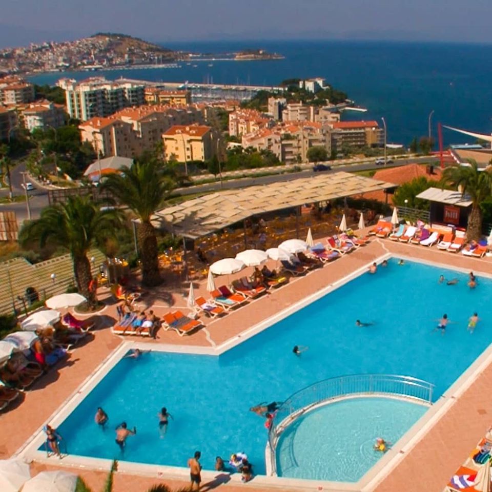 Şurada yaza ne kaldı, biraz özleminizi arttırmakta sakınca görmedik.
#ThePanoramaHill #kuşadası
Summer is around the corner, there may be no harm about missing it a little bit more.