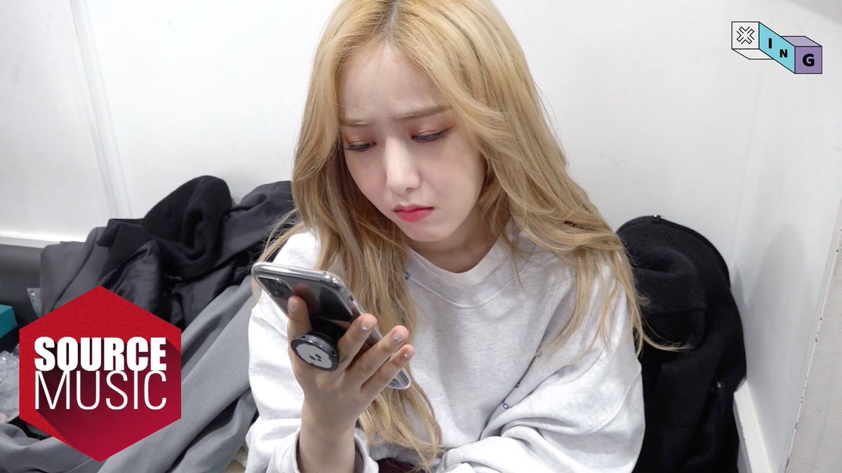GFRDofficial's tweet photo. [🎞 #G_ING]

#여자친구 #GFRIEND
#신비 #SINB is showing off her dog Angkko

▶️ https://t.co/gkzgRwLkP0 https://t.co/irdijptZvi