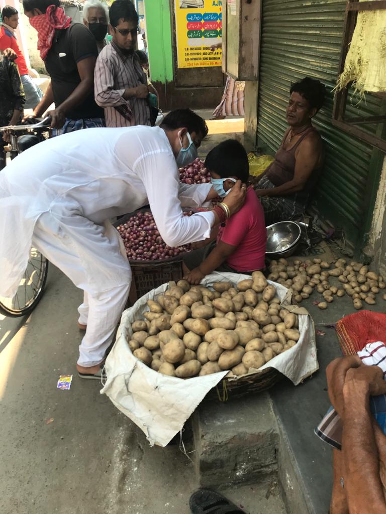 Champdani ward no 18.Disturbution of grocery item to the needy people around 3k people.
And giving the awareness about covid19 and distribute the mask by #pappu_jaiswal
#tmczindabad
<a href="/MamataOfficial/">Mamata Banerjee</a> zindabad
<a href="/abhishekaitc/">Abhishek Banerjee</a> zindabad
#maa_matimanus_zindabad
#BengalFightsCorona