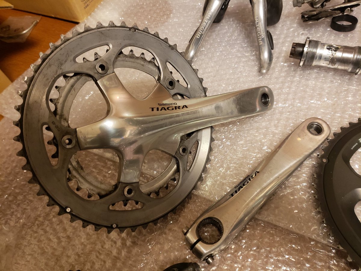 マーコス Liftedsubaru Gh8 On Twitter フリマ状態ww 誰か拾ってくださいー Fc 4500 170mm 52 39t キャップなし Fc 4700のチェーンリングのみ 52 36t Bl T4000 2フィンガー カンパ パワートルク用bb Ita 各500円 送料別ー 続きますー 自転車物販 ロード