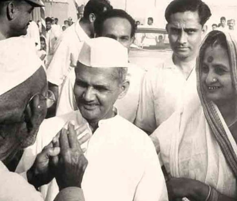 Remembering Dadi Ma on her death anniversary 🙏🙏

An epitome of love, simplicity, and courage who fought against British along with Babu ji, was source of strength to family and Shastri ji , starting from freedom struggle to serving the nation.

#LalitaShastri