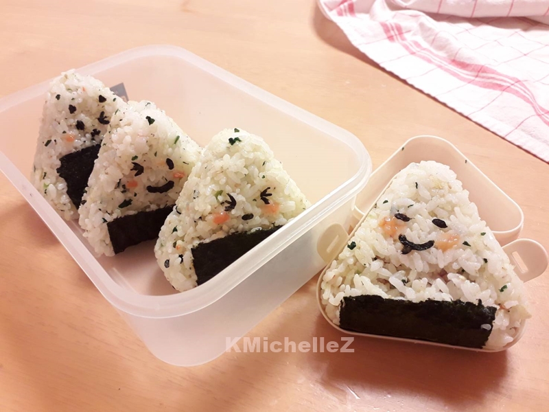 Today my daughter ( in Tokyo ) made some onigiris 😋😊can't wait anymore she comes back in France to make some at home #japanesefood #Japan #ConfinementJour28