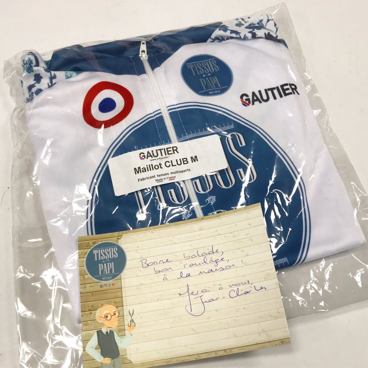 TissusPapi's tweet photo. Quand un client achète un maillot de notre équipe cycliste, il a son petit mot pour une bonne balade... à la maison! ♥️🚴🏠 #confinement #stayhome #tissuspapi #papicycling https://t.co/qxsb3aDFeO