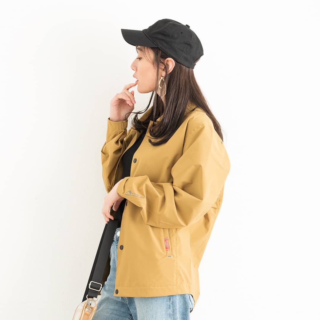 ワークマン公式 コーチジャケット 2900円のご紹介 トレンドのコーチジャケットはカジュアルにもキレイめにも使えます ワイドパンツやスキニーパンツにも相性が良く パンツスタイルにおすすめ 防風 耐久撥水など機能性も高く万能アイテムです