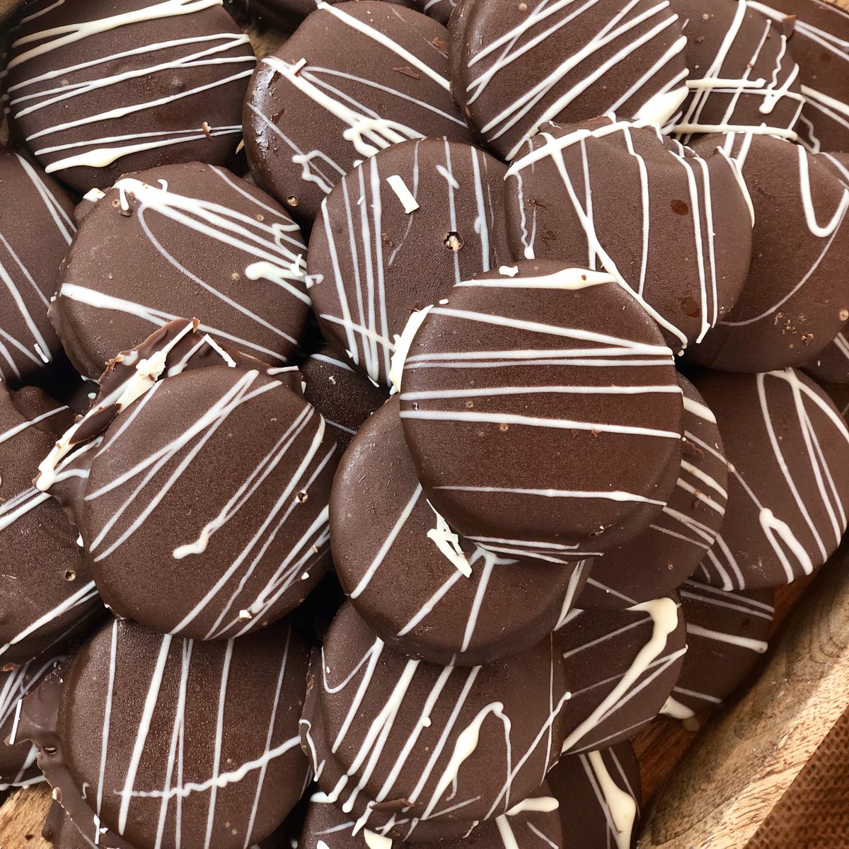 partridgesfoods's tweet photo. Explore the sweet taste of alfajores and cakes from @SweetsDelfina who are doing home deliveries. Send them a DM on Instagram. https://t.co/SbRmiQK70W https://t.co/J2EIAZaX92