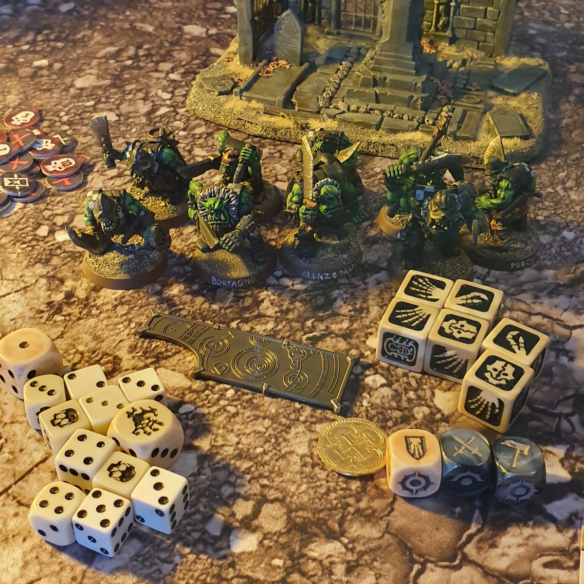 WarbossKurgan's tweet photo. @WarComTeam #TheRotmoons are swashbuckling orruk skyship pirates, played using Bonesplitterz cards.
#WarhammerCommunity https://t.co/H9xC3J9r6k