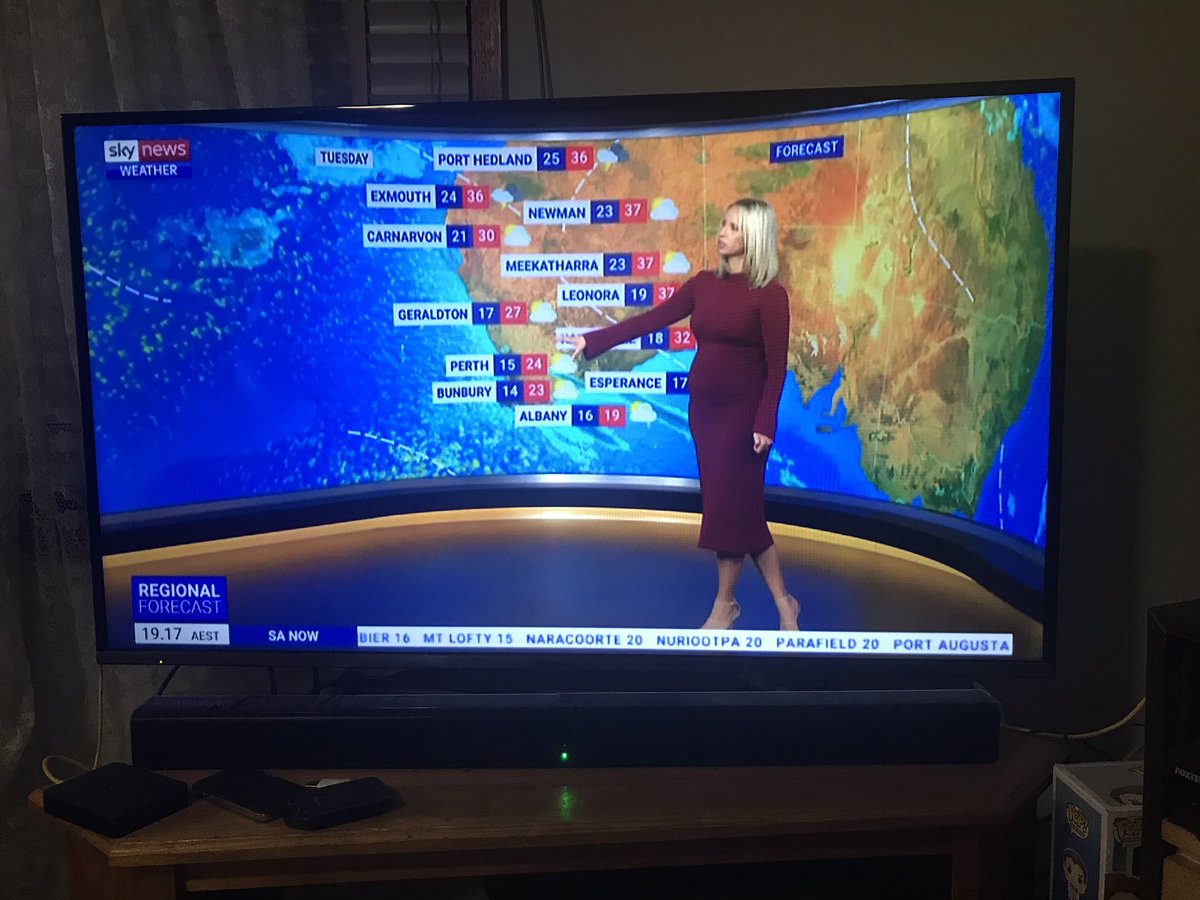 Watching <a href="/RachelRaez/">Rachel Raez</a> give the weather tonight and made me think that I hope she’s getting paid double for having two people presenting at the same time 🙂 👶