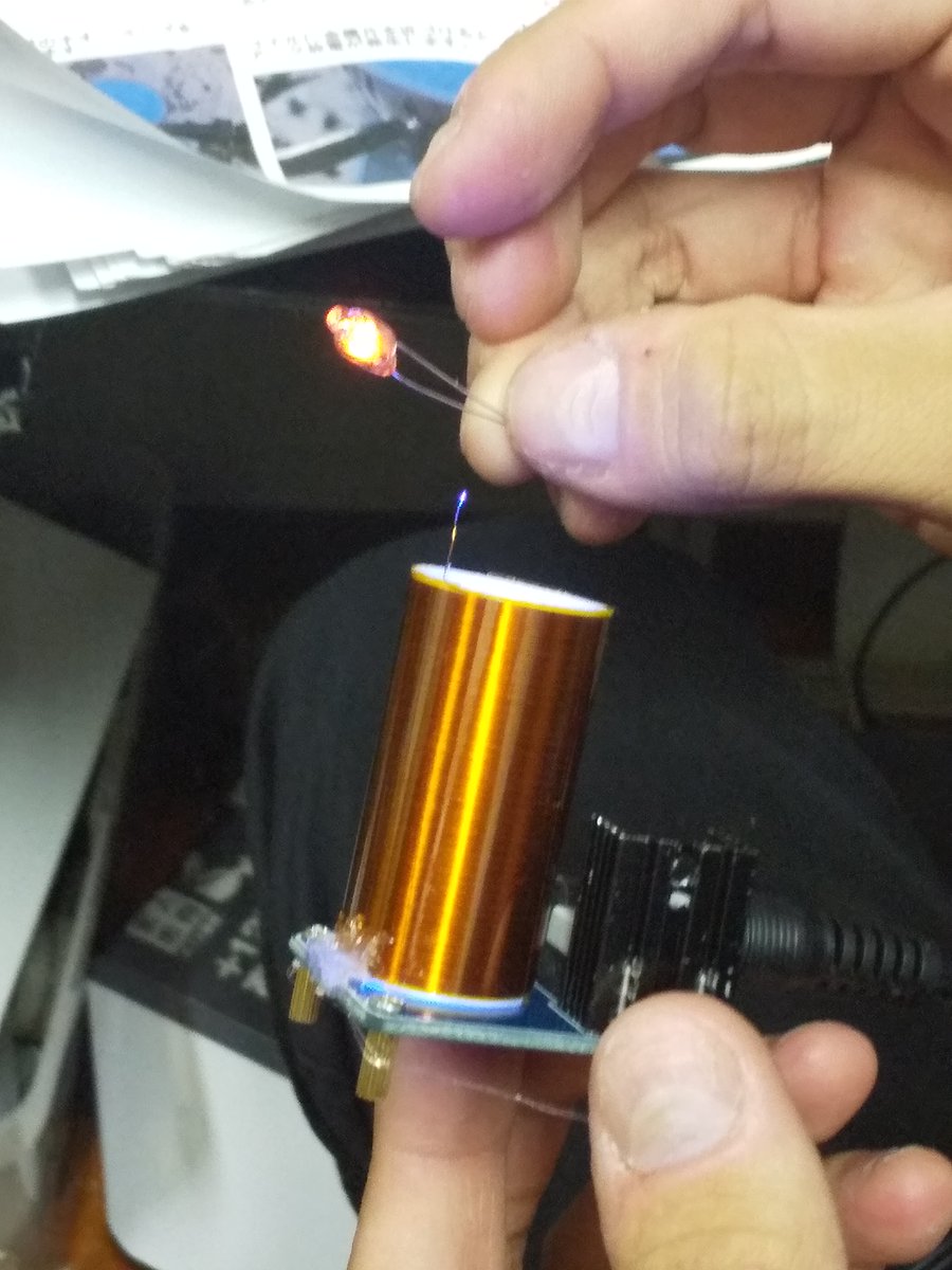 名城大学ロボット倶楽部 Twitter પર 部室にはボントンさんで購入させてもらったテスラコイルキットなどがあります テスラコイル 自体の自作をしているメンバーはいませんが はんだ付けの練習を兼ねてテスラコイルがどんなものか体験しました 数が少なくなってい