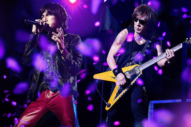 livedoornews's tweet photo. 【全23作品】B'z、歴代ライブなど全映像作品を公開
https://t.co/2KTejTBHp1

「B'z LIVE-GYM -At Your Home-」と題し、公式YouTubeチャンネルで公開。映像作品のフル公開は初という。 https://t.co/8DxBMjIeJx