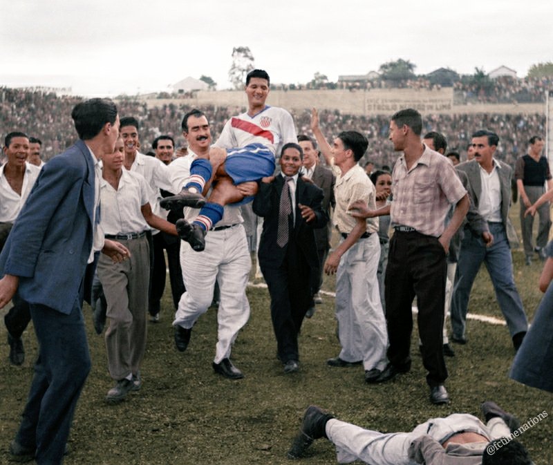 FOTOS HISTORICAS O CHULAS  DE FUTBOL - Página 17 EVeUlGnX0AEwLcW?format=jpg&name=900x900