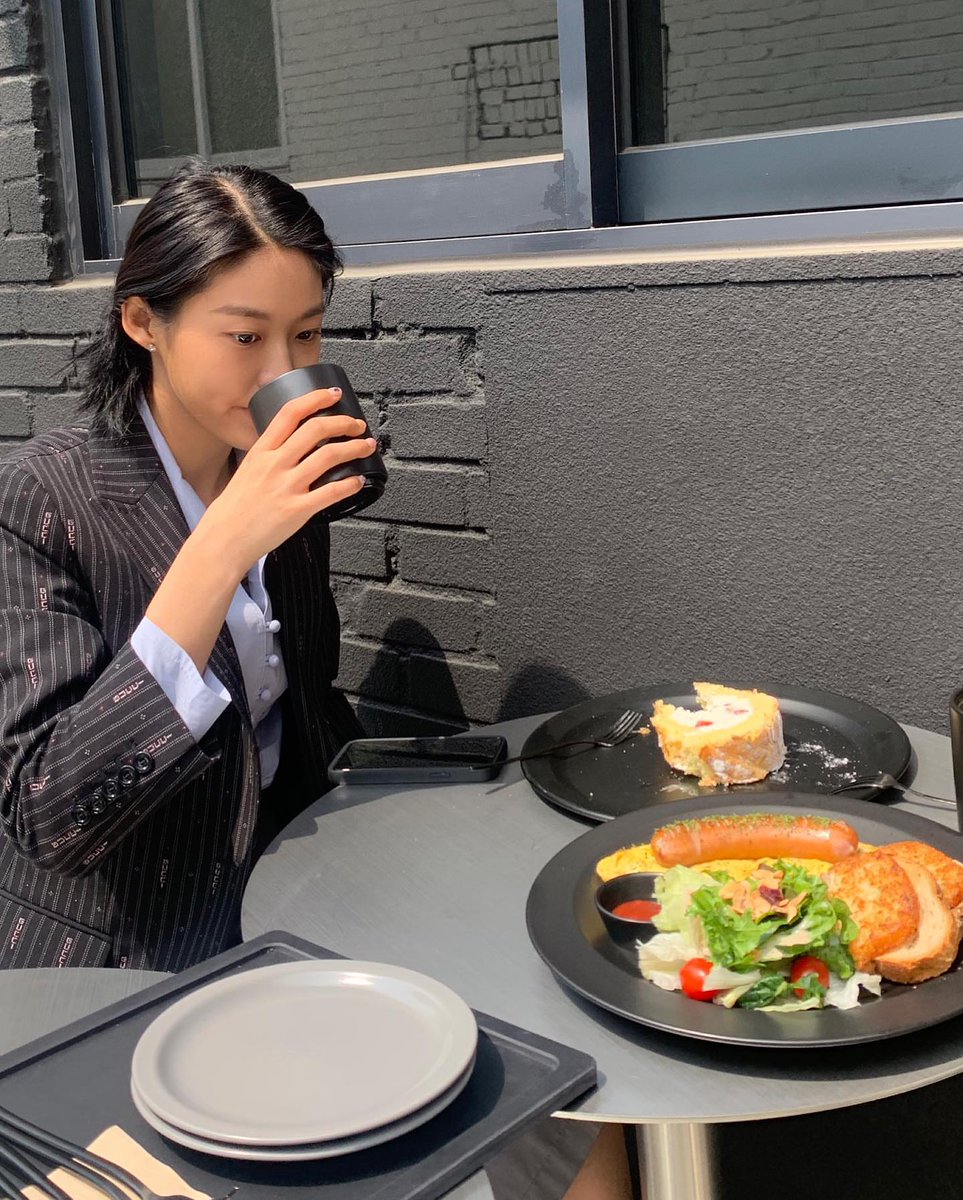 seolhyunhk's tweet image. 200413 Seolhyun Instagram update 

#AOA #Seolhyun #설현 #雪炫
instagram.com/p/B-6oI5-h20O/