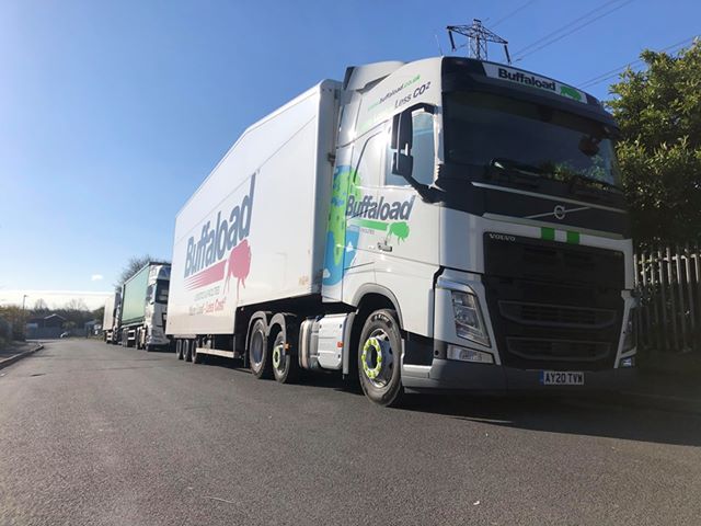Buffaloadlogist's tweet photo. Photo from Tomas Tarasevicius. Brand new truck running on clean LNG fuel. #cleanenergy #networktoneutral https://t.co/ROhTZbtFmt