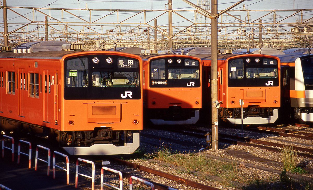 hokuhoku489's tweet image. フィルムのスキャンから
今は亡きコダックのE100VS。赤みの強いポジで、201を撮るとオレンジがギットギトに赤く染まるのが好きでした。
#エクタクローム
#E100VS
#中央線が好きだ
#201系
