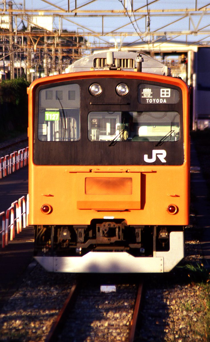 hokuhoku489's tweet image. フィルムのスキャンから
今は亡きコダックのE100VS。赤みの強いポジで、201を撮るとオレンジがギットギトに赤く染まるのが好きでした。
#エクタクローム
#E100VS
#中央線が好きだ
#201系