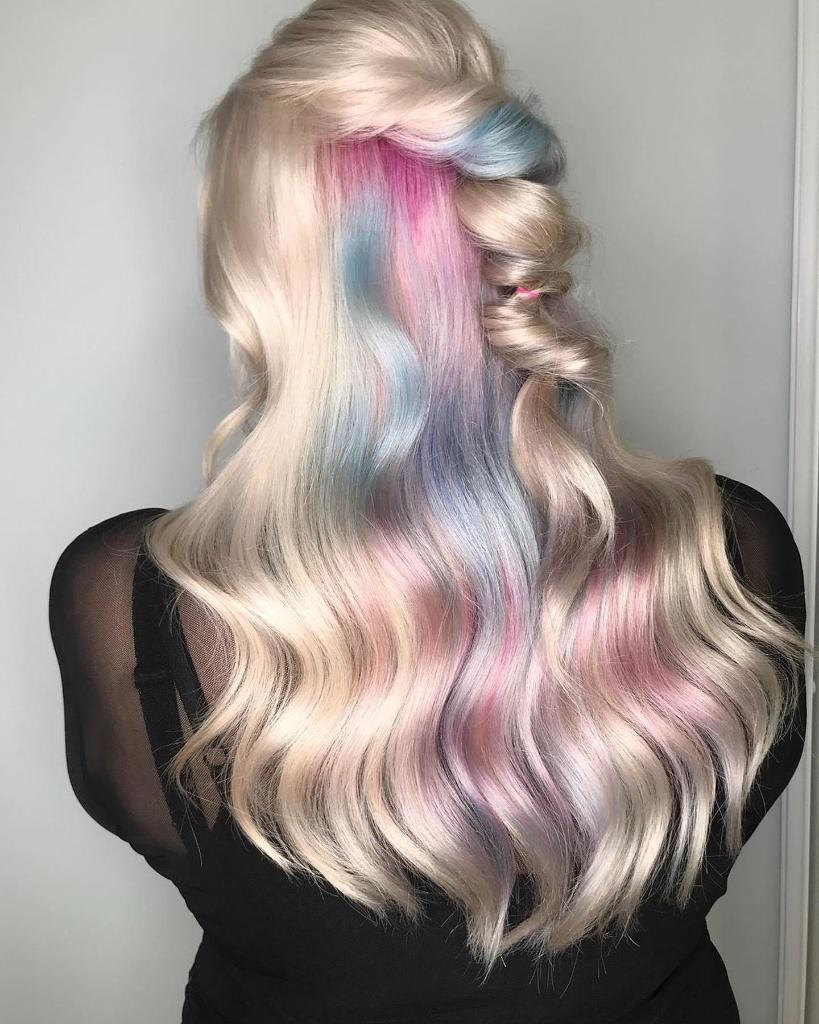 WellaPro's tweet image. Wella Educator Laila Pattersen never fails to inspire us 😍 These beautiful #ColorFreshCreate #PastelHair shades really stand out on this ice blonde 😎 ✨ #AskForWella #MakeChange