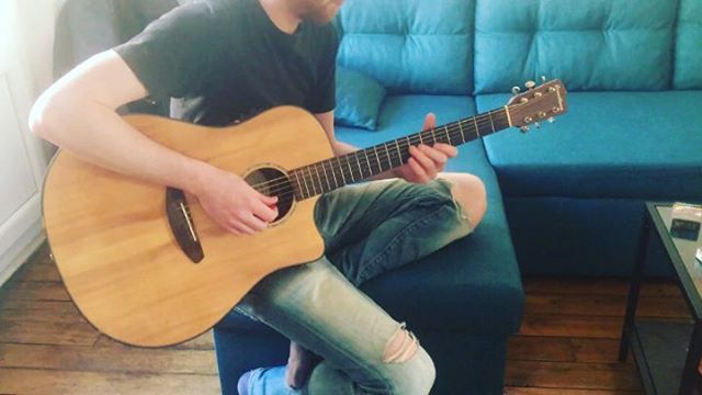 Vous débutez à la guitare ?
Petit tuto destiné aux débutants. 😘

#solo #guitarsolo #guitarist #french #bluesofa #frenchrockband #lockdown #creativelockdown