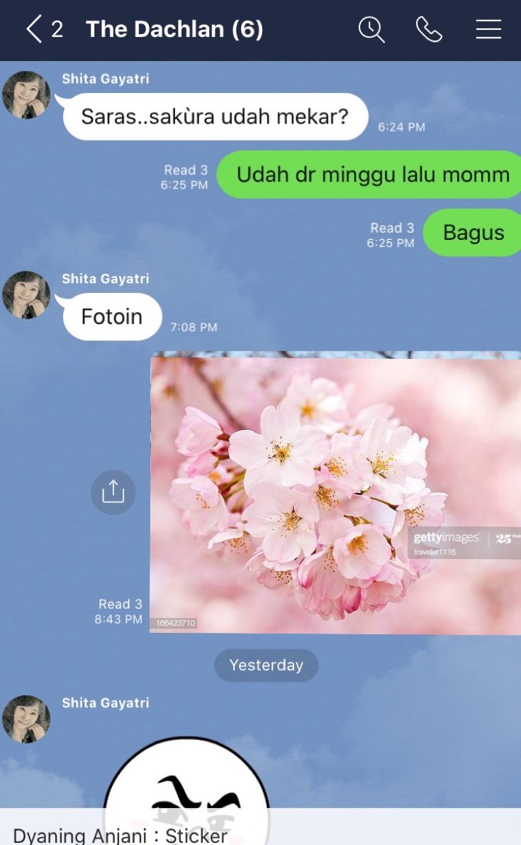 Bokap nyokap masih belom tau gue udah di Indonesia, tapi kayaknya mereka udah mulai curiga.