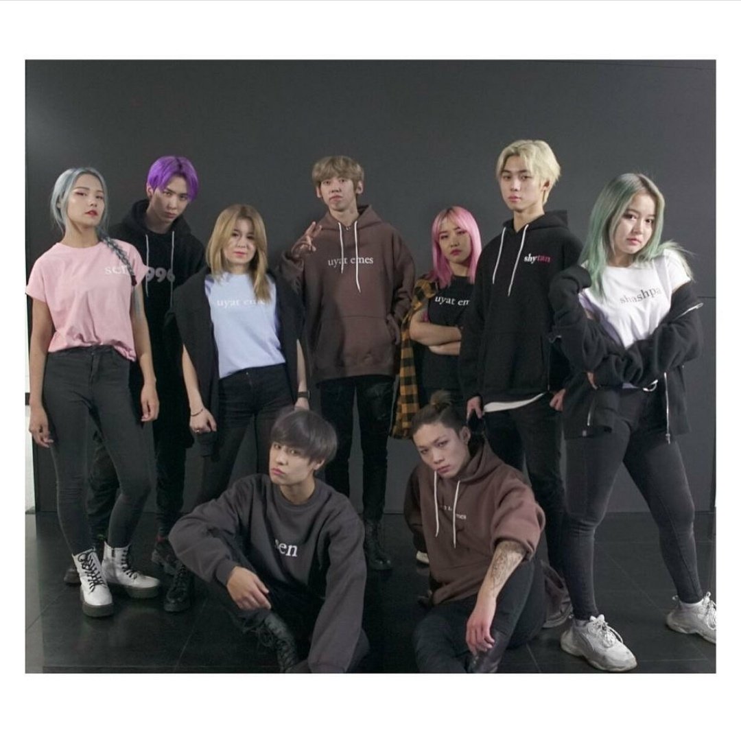MoonEnt_twt's tweet photo. First Crossover BirAi/TheNight ✨

#moonentertainment🌑
#BirAi🌙 @Birai1i_twt 
#TheNight🌒 @TheNight_twt 
new video
https://t.co/83s4FxlXhF https://t.co/weMxhcCfNM