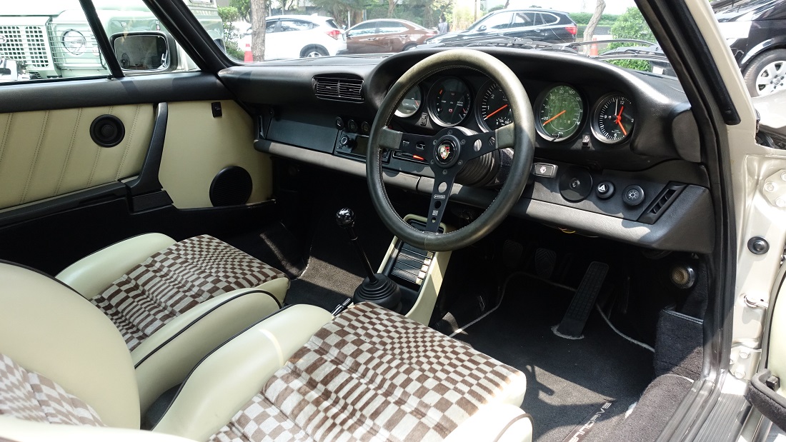 PorscheForSale2's tweet photo. ขาย PORSCHE 911 TURBO (930) หายาก
ราคา 8 ล้านบาท นักสะสมไม่ควรพลาด

Platinum Silver Metallic with Cream/Pasha Interior, 8,735 Miles. 3,300 cc., Manual Transmission, 1982

สนใจโทร 061-559-8911

#ปอร์เช่มือสอง #รถคลาสสิค #รถยุโรป #รถสภาพดี #นัดดูรถทักครับ #รถโบราณและรถคลาสสิค https://t.co/Y9lmDRwUlJ