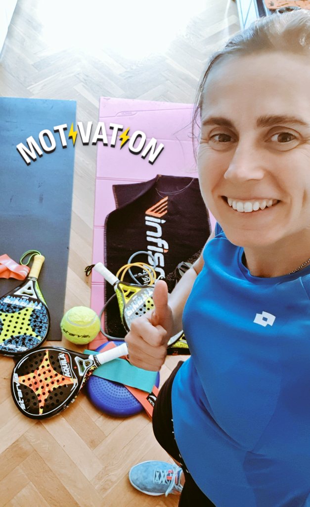 ceciliareiter's tweet photo. Empezando el lunes con fuerza 💪
Vamos gente que un día más es un día menos y no podemos aflojar ahora 👊
Seguimos en la lucha 🛡⚔😷
#TeamCyC
@starviepadel #BilsingAutomation
@ruedatur @EstrellaDammEs @creditoycaucion @Mejorset @lottosport @infisport @kiamotorsiberia https://t.co/jQJcSUZ88t