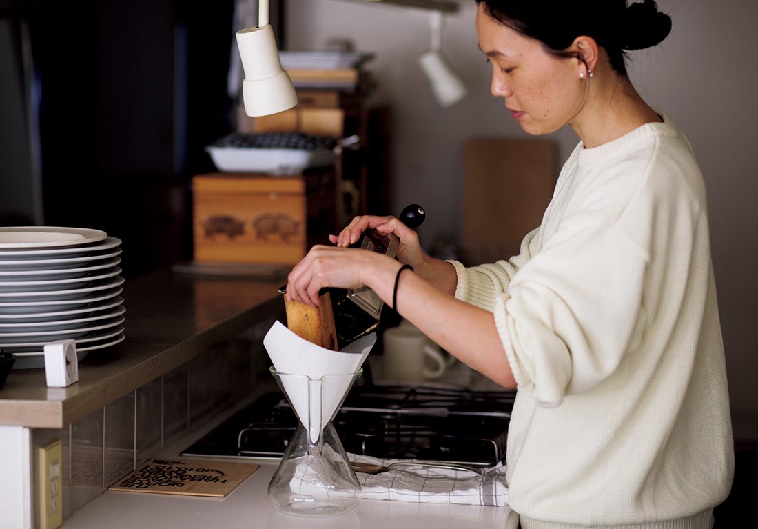 O Xrhsths And Premium Sto Twitter Teatime 別冊ムック Teatime お茶とコーヒー そしてカフェ 発売中 コーヒーを愛する10人の日常 では 十人十色の挽き方 淹れ方 豆 道具を紹介 スタイリストの田中美和子さん愛用のミルは ザッセンハウス のもの O Xrhsths And Premium Sto Twitter Teatime 別冊ムック Teatime お茶とコーヒー そしてカフェ 発売中 コーヒーを愛する10人の日常 では 十人十色の挽き方 淹れ方 豆 道具を紹介 スタイリストの田中美和子さん愛用のミルは ザッセンハウス のもの