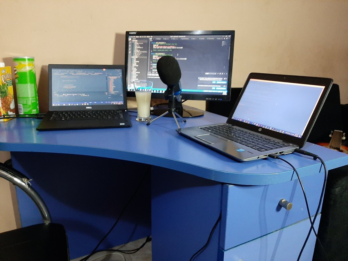 zeedersoft's tweet photo. This is how my workstation looks like depending on my cortisol level. #vggremotework @VentureGardenNG https://t.co/76Xd1Cp5he
