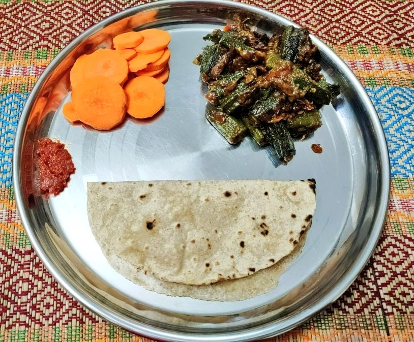 Aaj lunch mein bana Bhindi masala will soft phulkas!!!  #jogacooks