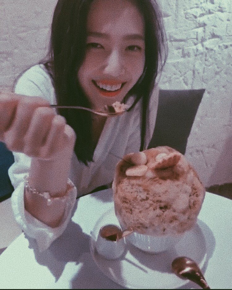 your camera roll if park sooyoung was your girlfriend; a thread 