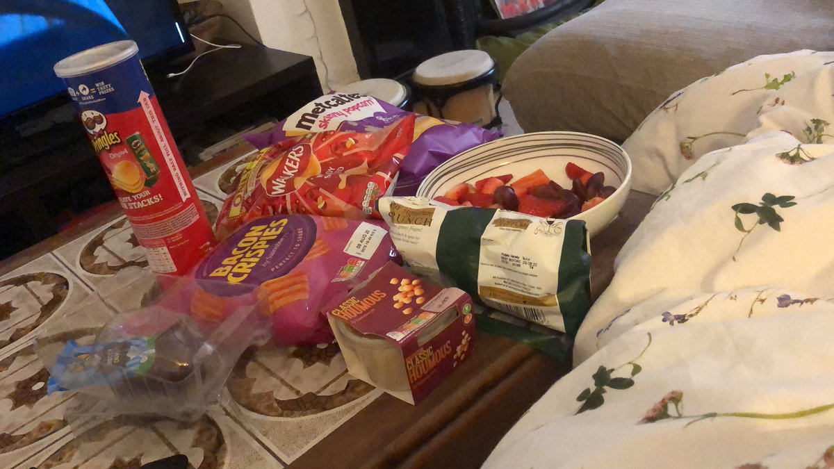 edbledbl's tweet photo. All the snacks, duvet out #BankHolidayFunday https://t.co/keG3lwe5Sm