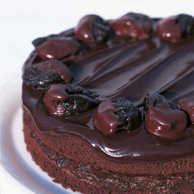 DeliaOnline's tweet photo. This week's #cakeoftheweek is a light flour-less cake - Chocolate, Prune and Armagnac Cake https://t.co/FYvnJLcfwc #baking #chocolatecakes #stayhomewithdelia #flourlesscake #EasterMonday https://t.co/vogQ5ML9Tz