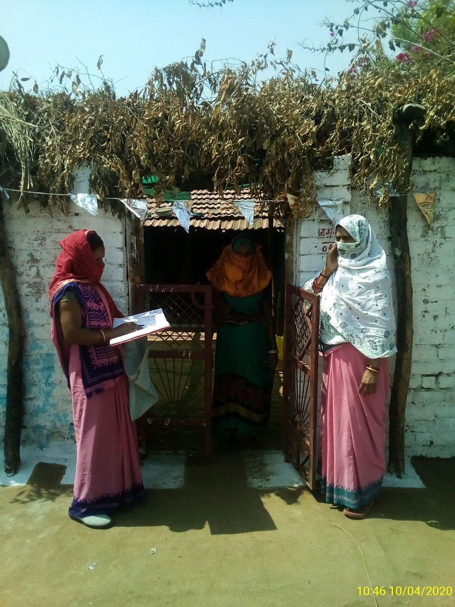 BurhanpurWcd's tweet photo. Some glimpses of Anganwadi Workers conducting door to door surveys to fight the COVID-19 pandemic.

#IndiaFightsCarona 
#SahiPoshanDeshRoshan
#SuposhitMP https://t.co/gifXi6jPoc