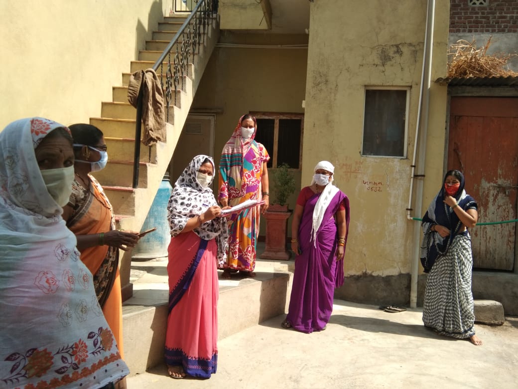BurhanpurWcd's tweet photo. Some glimpses of Anganwadi Workers conducting door to door surveys to fight the COVID-19 pandemic.

#IndiaFightsCorona #SuposhitMP
#SahiPoshanDeshRoshan https://t.co/Tn2cKwIi5S