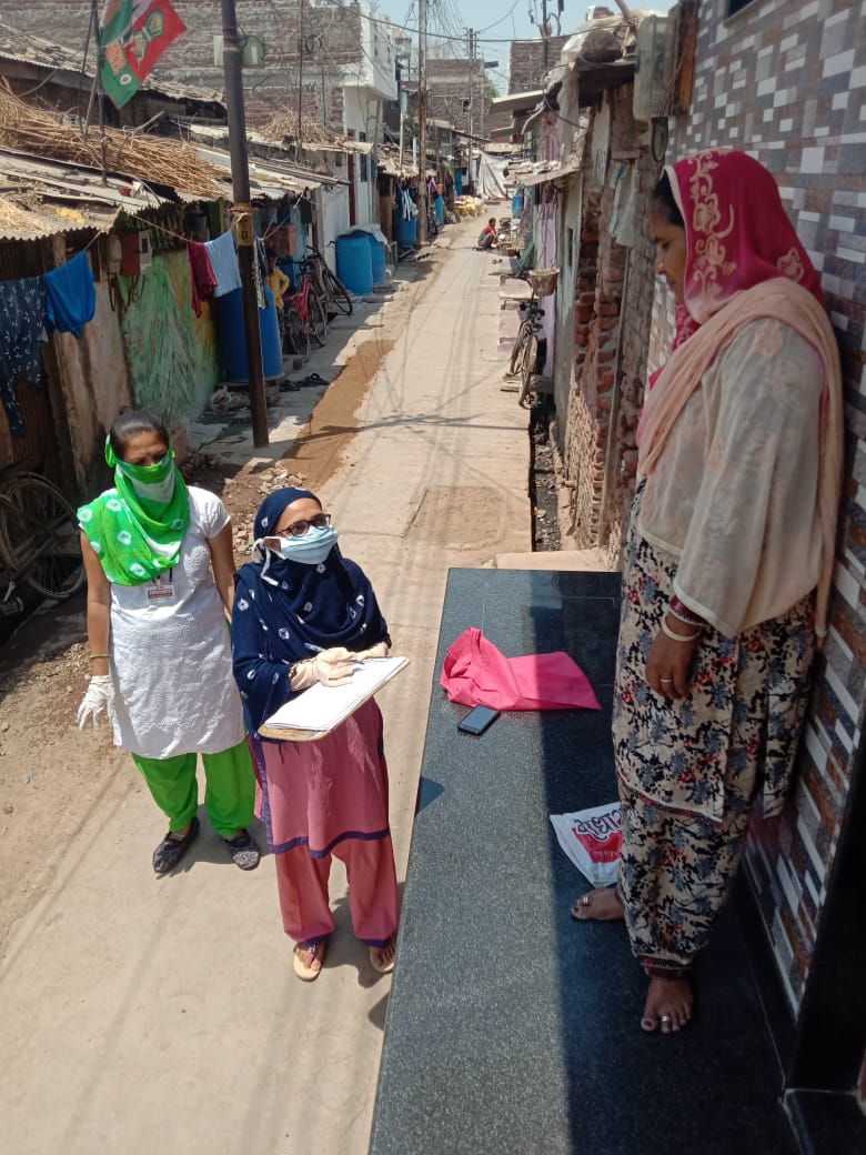 BurhanpurWcd's tweet photo. Some glimpses of Anganwadi Workers conducting door to door surveys to fight the COVID-19 pandemic.

#IndiaFightsCorona #SuposhitMP
#SahiPoshanDeshRoshan https://t.co/Tn2cKwIi5S
