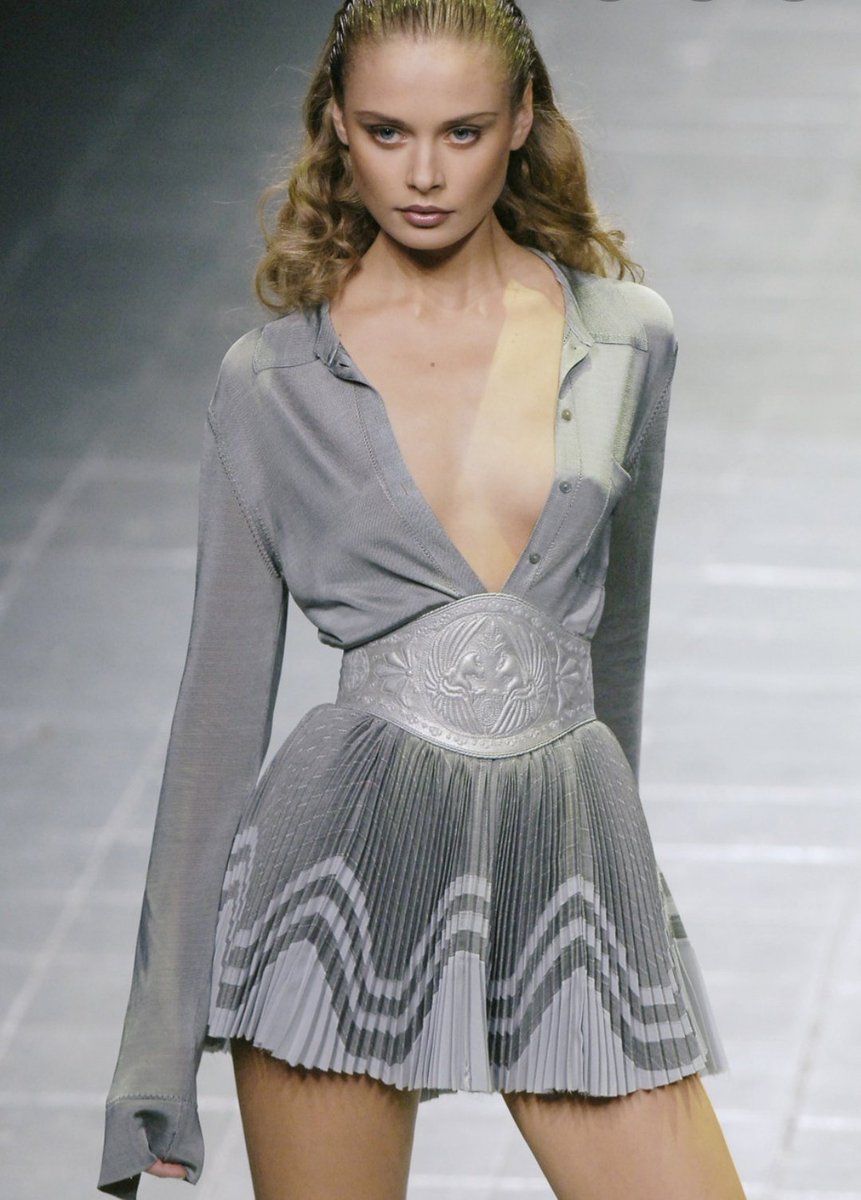 Spring Summer 2006:"Neptune"Il a voulu représenter ici la beauté amazonienne presque parfaite que l'on nous impose d'avoir. Toutes les modèles faisait la même taille. Les tenues étaient inspiré de Gianni Versace ou Azzedine Alaia sur une musique d'Aretha Franklin et Tina turner