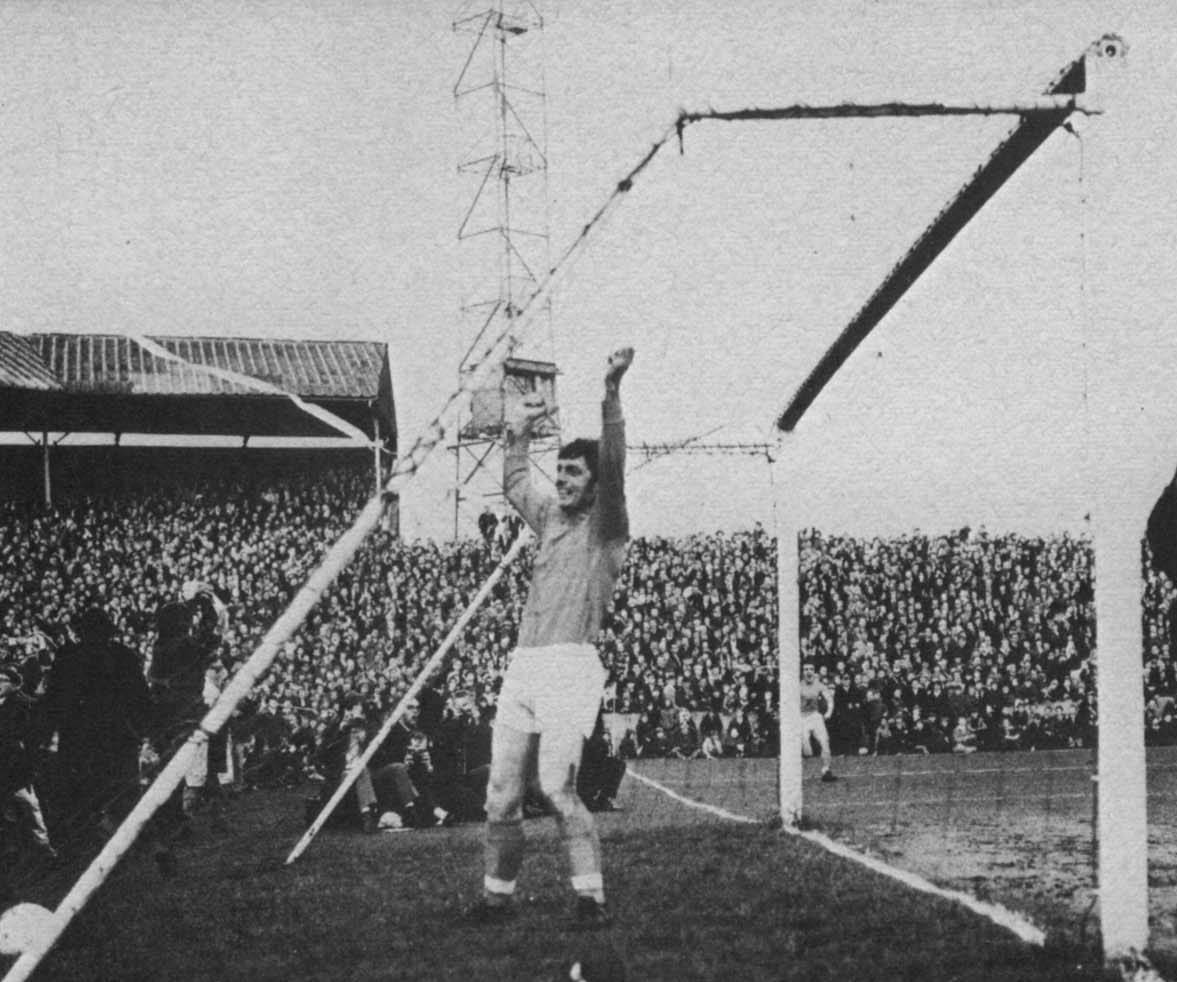 BFC_ExPlayers's tweet photo. Happy Fred Pickering Day !

Yep, 50 years ago today Fred scored his hat-trick at Deepdale in a game that confirmed Promotion to the 1st Division and the defeat for North End effectively relegated them to Div 3 .. what a great night !

North End 0  .. Mighty Pool 3

😀👍🧡⚽️⚽️⚽️ https://t.co/rq7PZoeS0E