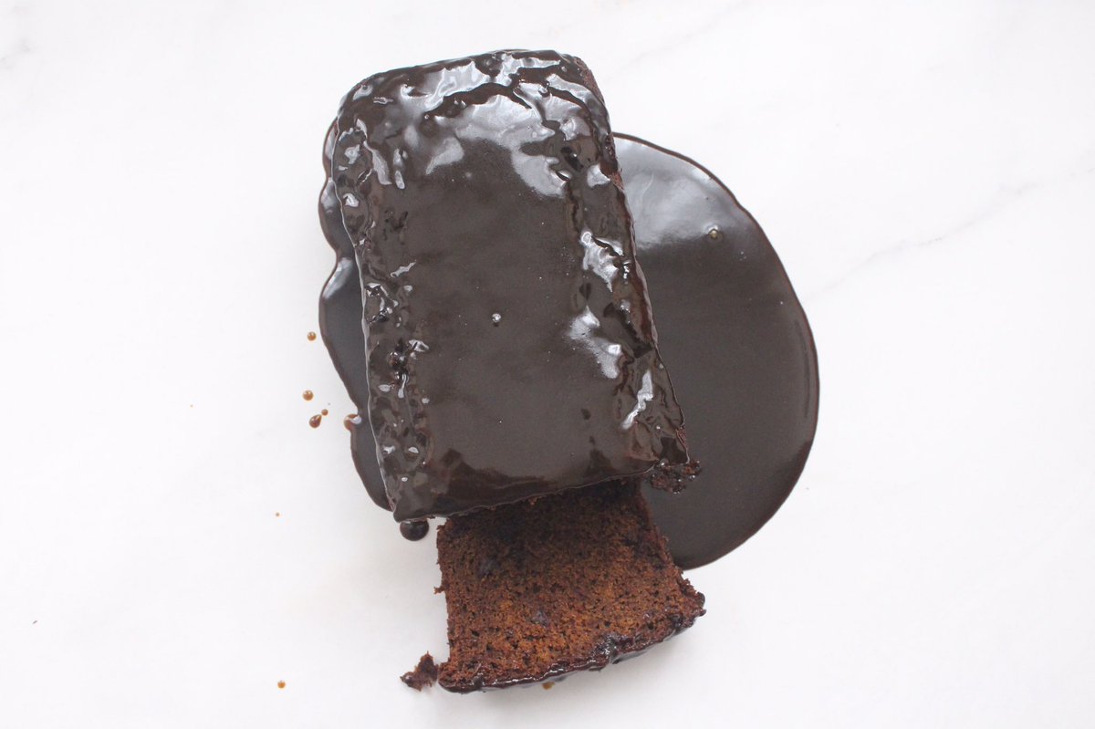 Sticky toffee date cake

With rich delicious toffee sauce 🤤

#glutenfree #foodporn #foodphotography #baking #bakers #glutenfreebaking #cake #glutenfreelondon #glutenfreecake