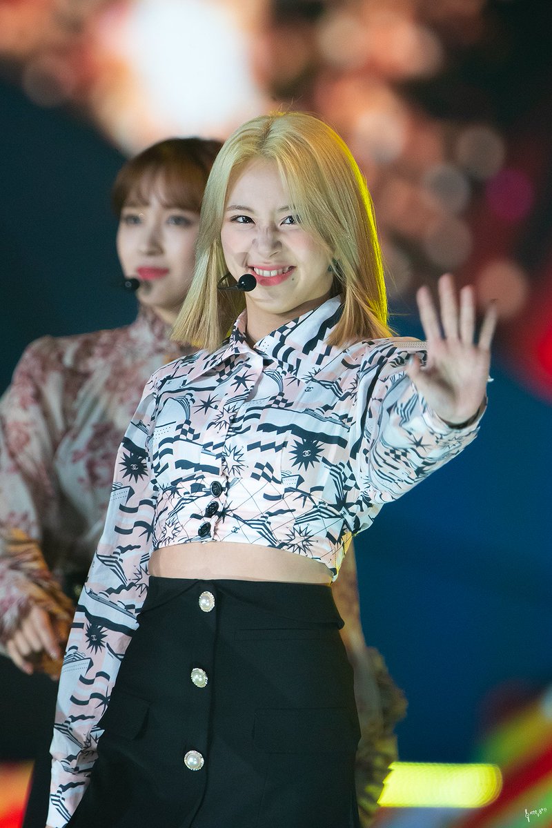 Chaeyoung& #39;s dimples- an adorable trait, a thread