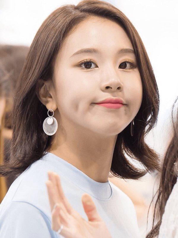 Chaeyoung& #39;s dimples- an adorable trait, a thread