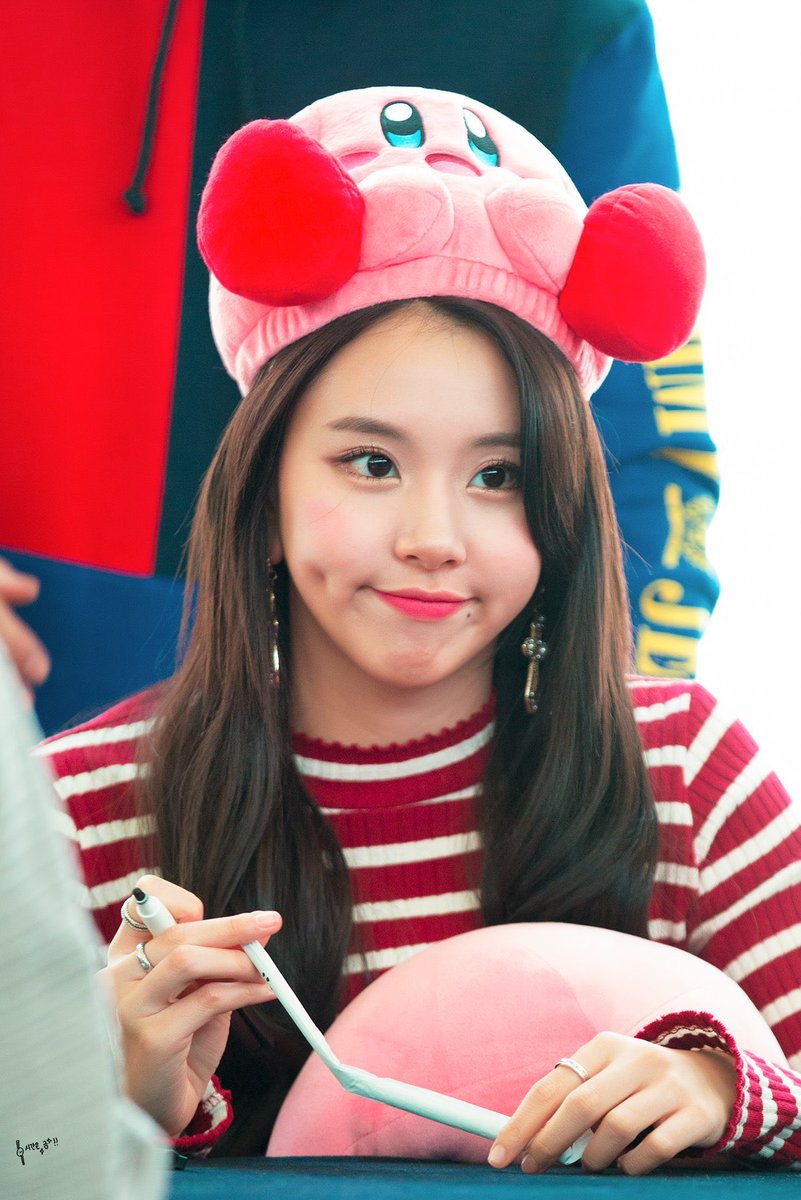Chaeyoung& #39;s dimples- an adorable trait, a thread