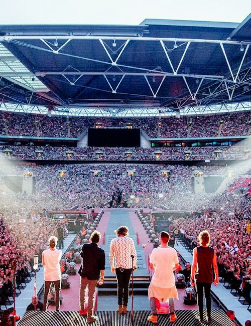 DhabitK's tweet photo. @billboard One Direction❤️❤️ https://t.co/2j222t9Wq6