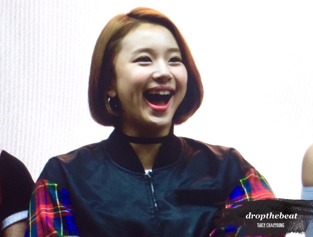 credits to  @chaengallery for this amazing edit of her dimples :3