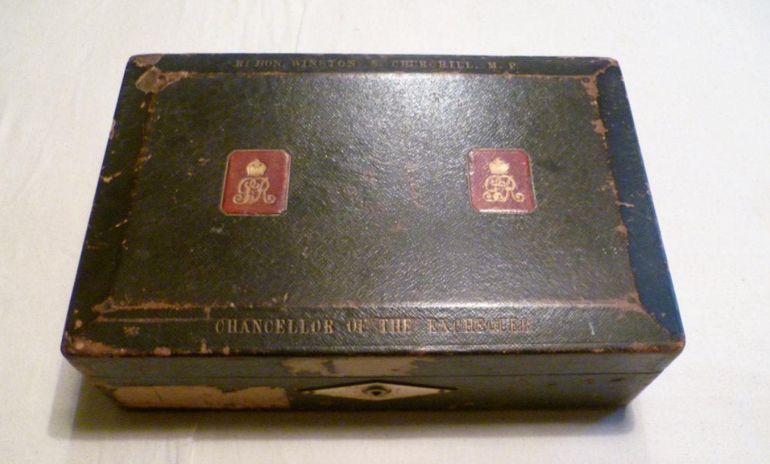 katieculture's tweet photo. Today's #ChartwellObjectOfTheDay #No4
@ChartwellNT is #Churchill's #DespatchBox from his time as #ChancellorOfTheExchequer that he held from 1924-1929. It is one of the great offices of state and among the most senior roles in British politics. (1/5) https://t.co/7tI3gADxt4