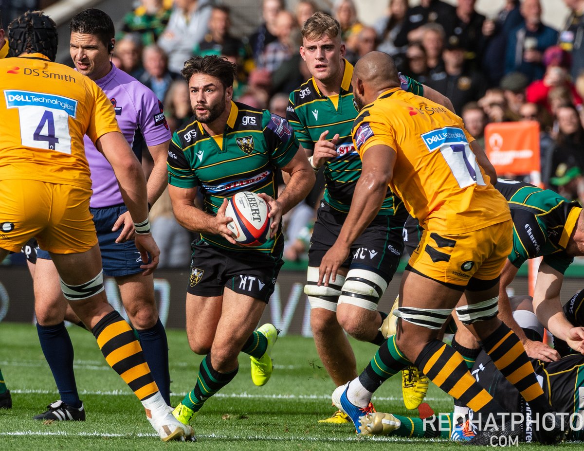 My 379th game was the first home game of the season - <a href="/SaintsRugby/">Northampton Saints 😇</a> played Wasps in the PRC Here 
<a href="/Tayls09/">Henry Taylor</a>  makes a break - it was his home debut. Love that stare😇

You could win this pic &amp; all the others by donating £2 at: bit.ly/2Ut9Pso 

#day22game379 #redhatathome