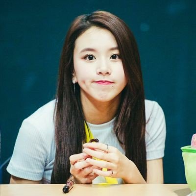 credits to  @chaengallery for this amazing edit of her dimples :3